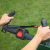 Bosch tondeuse à gazon sans fil CityMower 18V-32-300 (18 V, 1x batterie 4,0 Ah, Moteur Brushless, largeur de coupe : 32 cm, tond jusqu’à 300 m², dans une boîte en carton) – Image 4